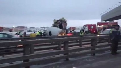 Pistten çıkan uçak