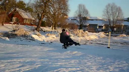 Här testar Södra Sidan pulkabacken i Mälarhöjden