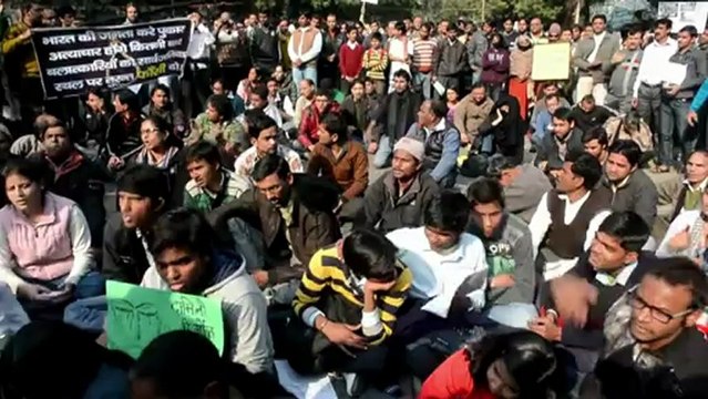 Protest in New Delhi after gang-rape victim dies
