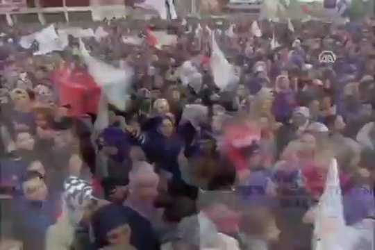 Biz yaradandan ötürü seviyoruz