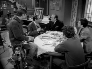 Ο στρίγγλος που έγινε αρνάκι - Λίγο νερό ρε παιδιά!