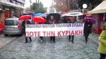 Protestas en Grecia contra la apertura de los comercios...