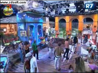 Festa Cuba: tentativa de beijo