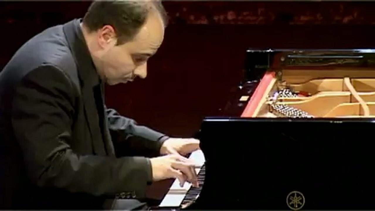 Claudio Martinez-Mehner plays J.S. Bach - Partita n°4 en ré majeur, BWV 828