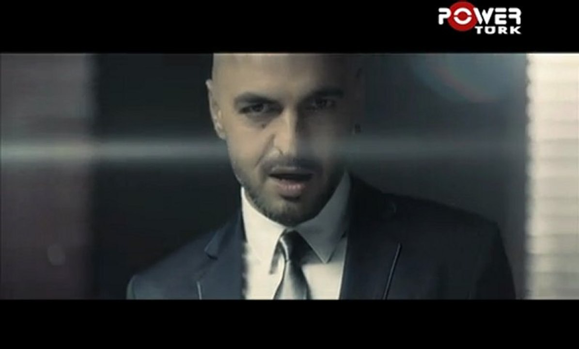 Soner Sarıkabadayı - İnsan Sevmez mi