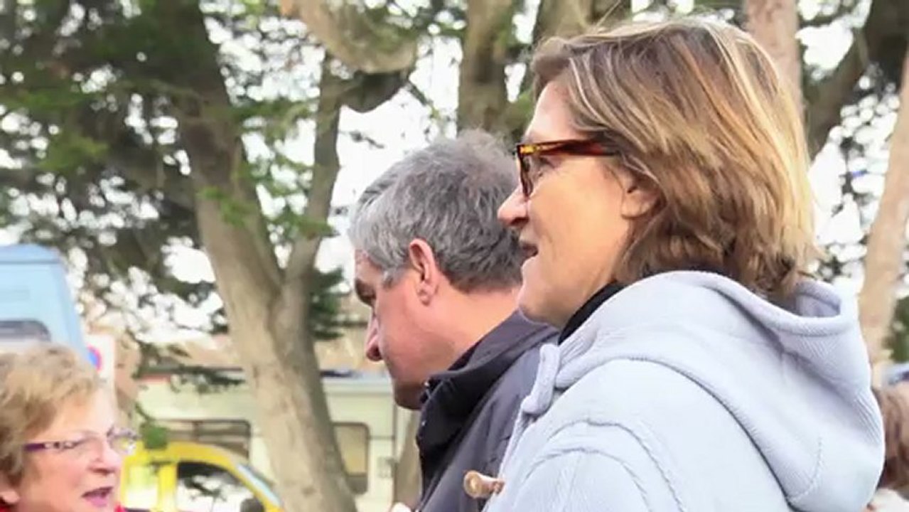 VIDEO Quiberon fête Noël - Orgue de barbarie et chansons