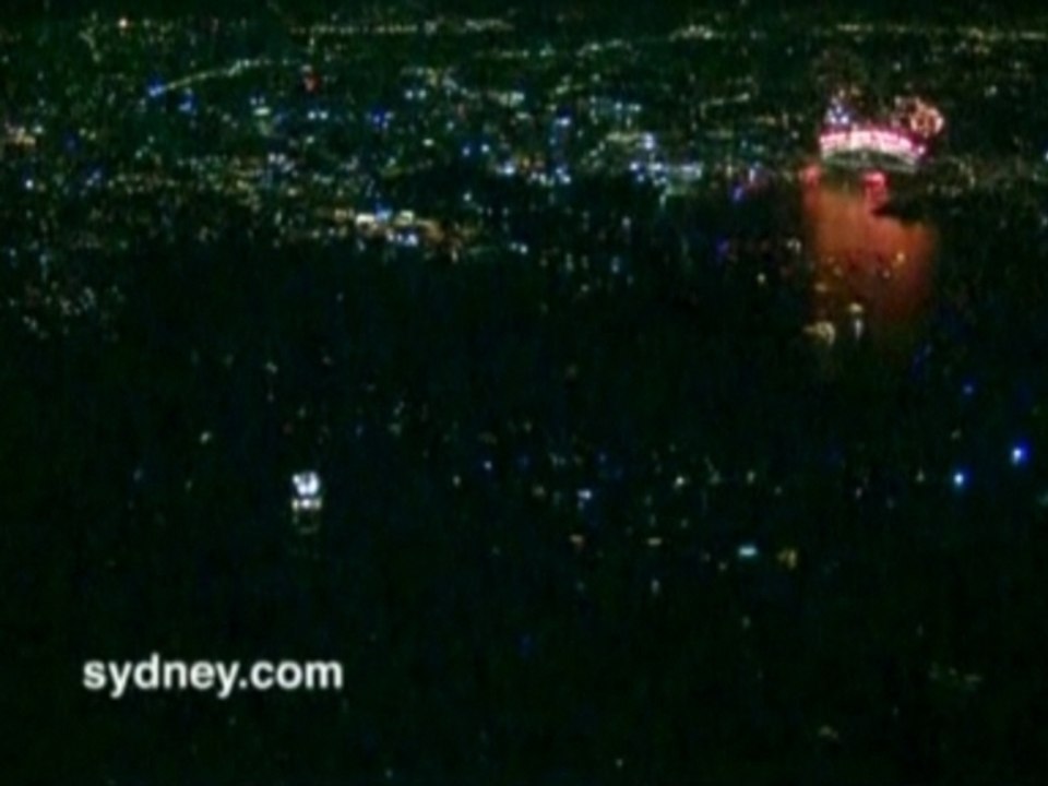 Sydney lights up 2013 sky