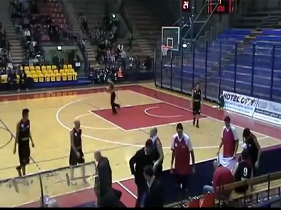 Icaro Sport. Crabs Rimini-Officine Creative Montegranaro 58-53, la gara