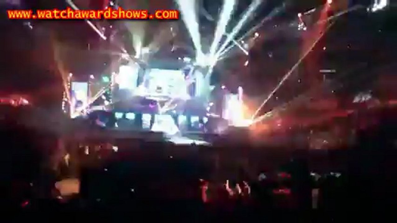 Justin Bieber Beauty and a Beat performance New Years Eve 2013