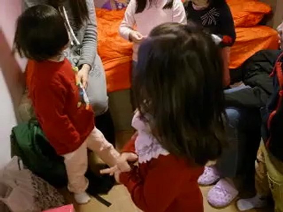 小朋友既自我介紹~真係好搞笑!!!