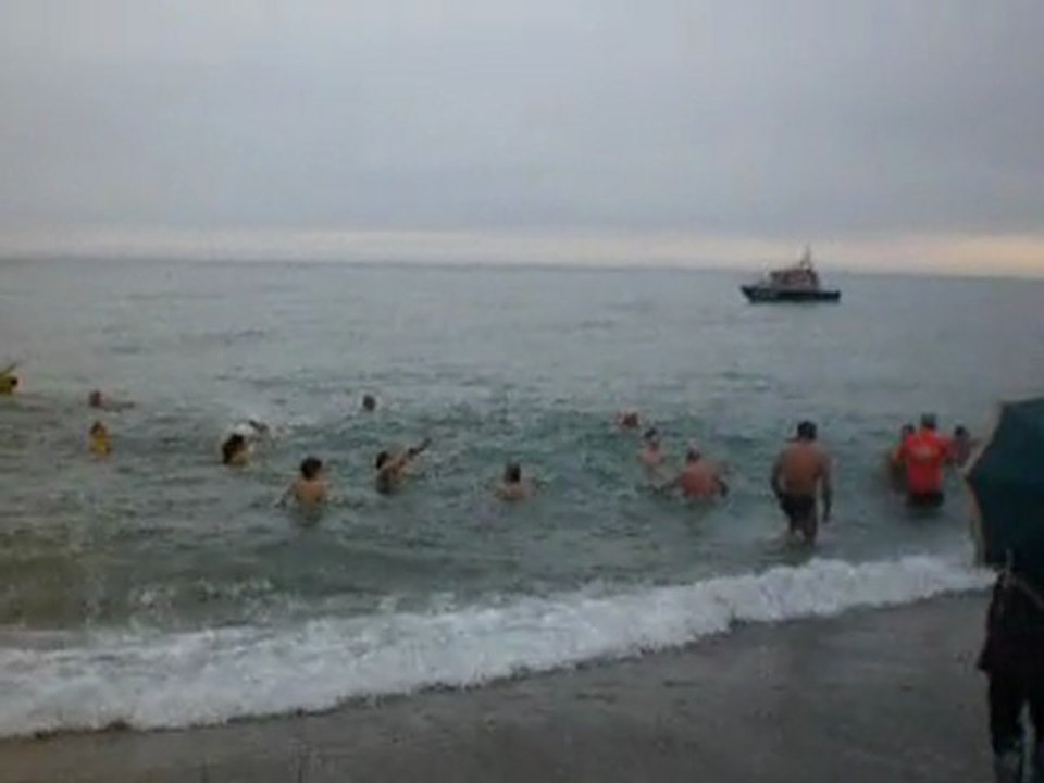 Baignade avec la SNSM Port Barcarès le 1er janvier 2013 - part 1