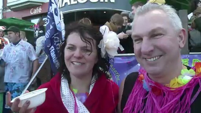 Environ 450 personnes au bain des givrés du Nouvel An