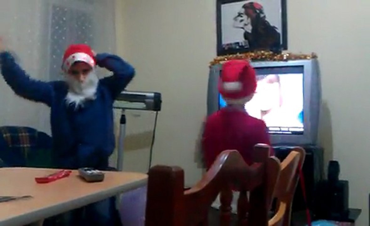 diyar seyhan KENDİ EVİNDE YILBAŞI EĞLENCESİ