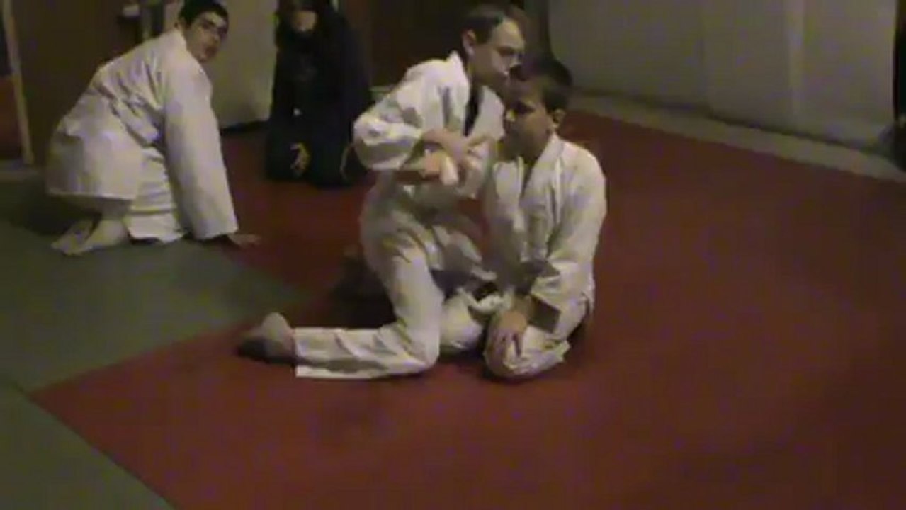 Bunkai suwari waza gyaku men uchi : irimi kihon