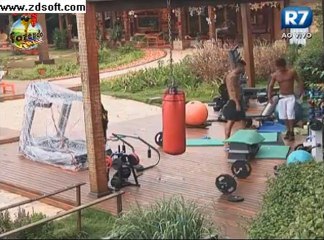 Victor com saudades de ficar com a Nat (01/01/13)