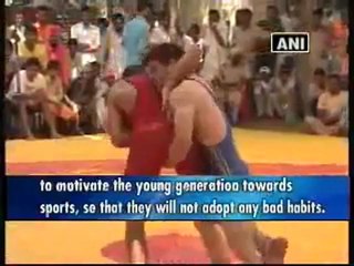 Devotees from different communities throng Bulle Shah's shrine.mp4