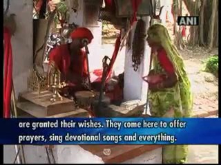 Fakkar Baba, person who tries to unite Hindu-Muslim.mp4