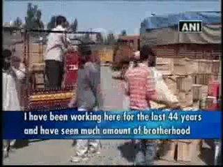 Fruit trade unites Hindus and Muslims.mp4