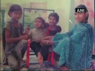 Govt provides aid to naxal-hit family in Chattisgarh.mp4