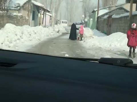 YILMAZ EFE VE MESUT GÖKÇE AĞRI BELEDİYESİNİN KAR MÜCADELESİNİ VATANDAŞA SORDU 11