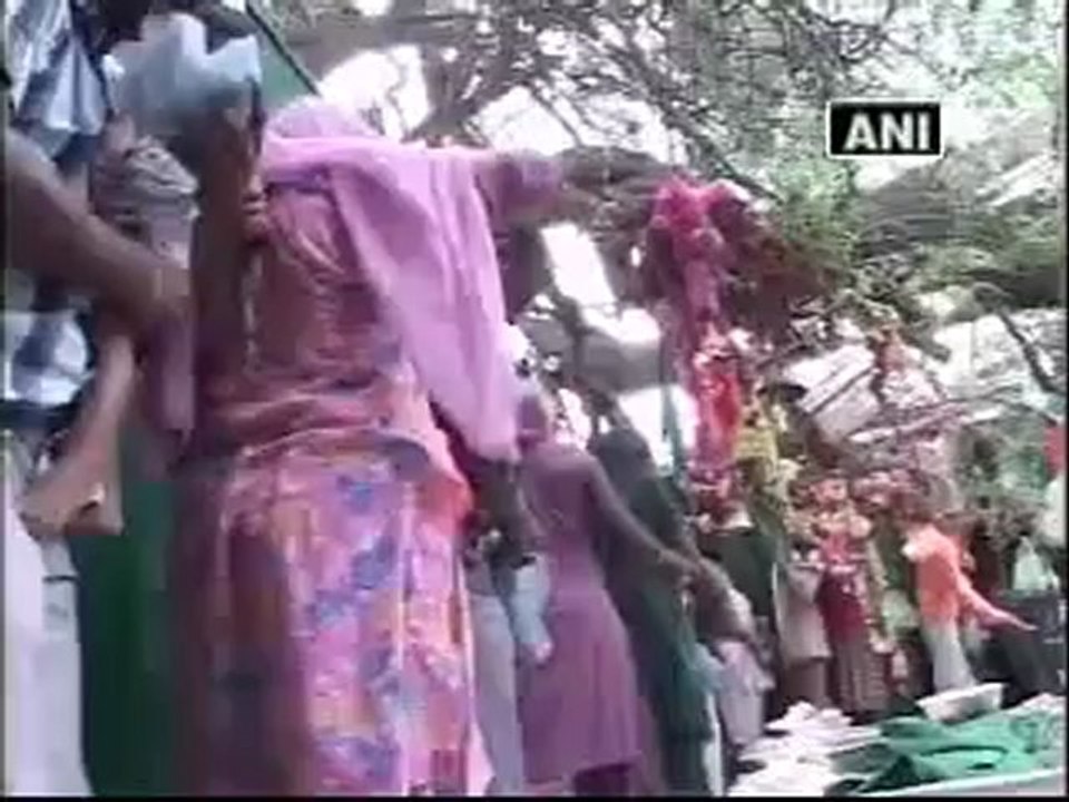 Hindu family takes care of Muslim shrine Panjpeer.mp4