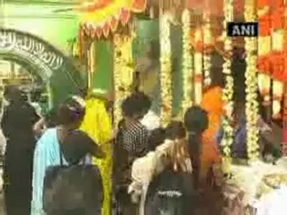 Hindus, Muslims collectively seek blessings of Saint Bano Maa.mp4