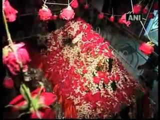 Hyder Shah's Mazar in K'taka sees devotees of various faiths.mp4