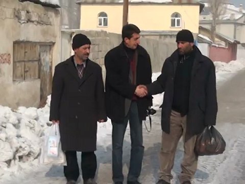 YILMAZ EFE VE MESUT GÖKÇE AĞRI BELEDİYESİ KAR TEMİZLEME ÇALIŞMALARINI VATANDAŞA SORDU 1