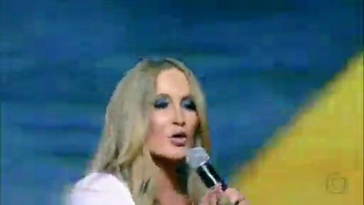 Claudia Leitte canta Extravasa  31 12 2012