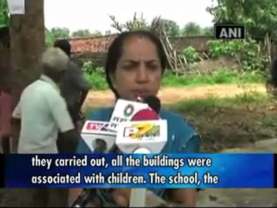 Maoists blow up government buildings in Chhattisgarh.mp4
