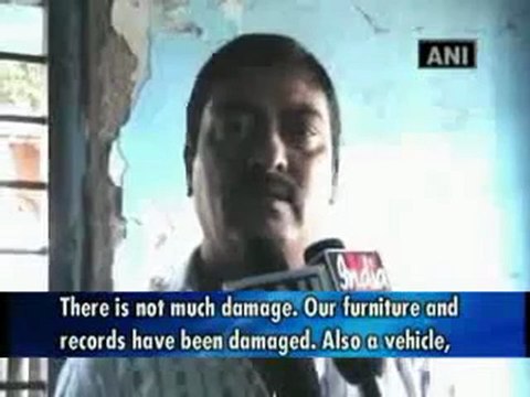 Maoists blow up police station in Orissa.mp4