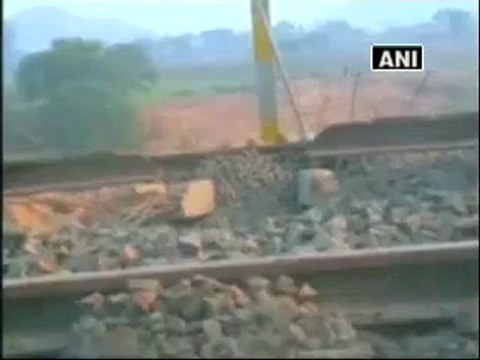 Maoists blow up rail track in Bihar, during their shutdown.mp4