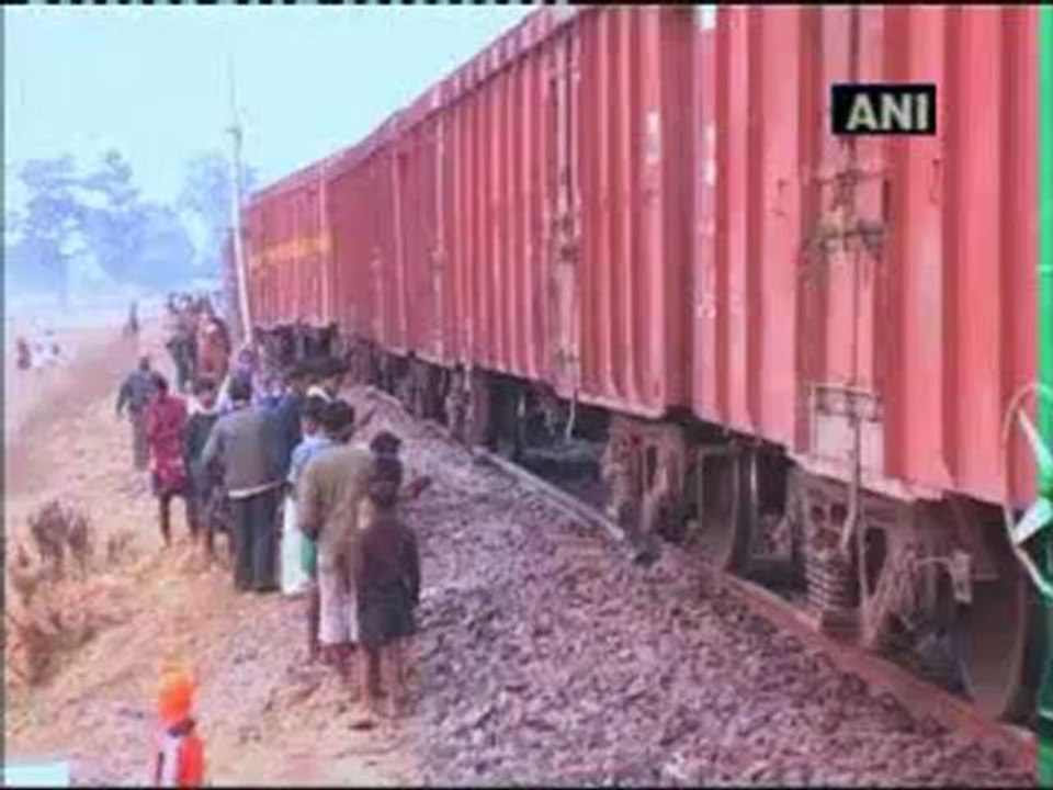 Maoists blow up rail track in Orissa.mp4