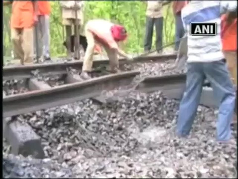 Maoists blow up railway track in Jharkhand (1).mp4