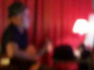 Le long des quais coule  la Loire