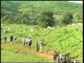 Maoists hold meetings to persuade people to join them.mp4