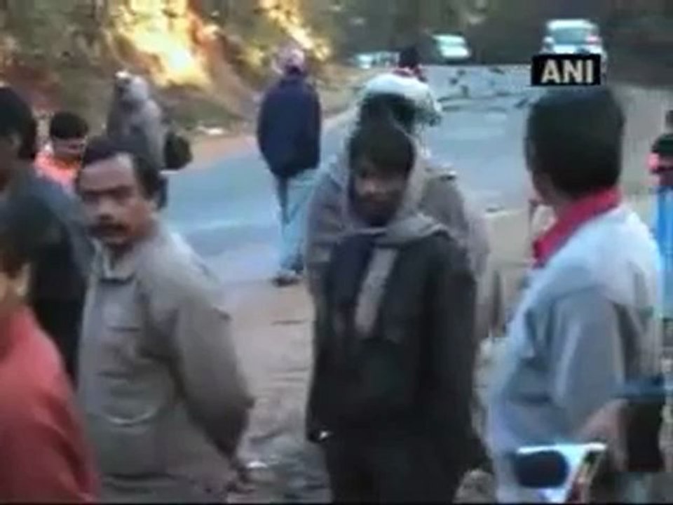 Maoists kill a laborer suspecting him to be police informer.mp4