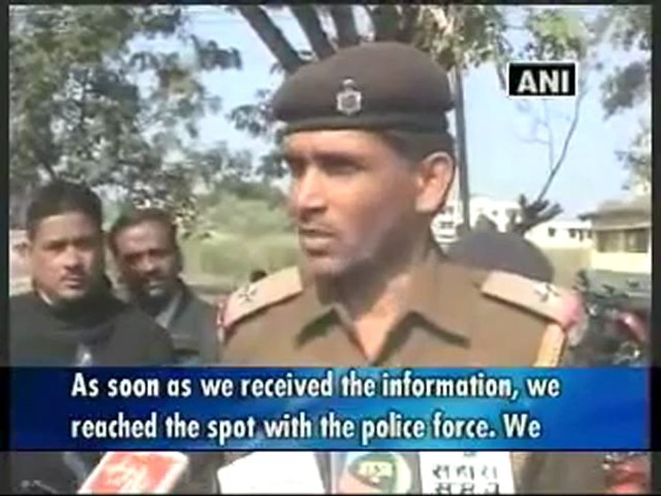 Maoists kill two, torch machines of a construction company Bihar.mp4