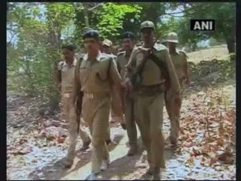 Maoists release abducted Jharkhands BDO Prashant Kumar Layak.mp4