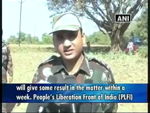 Maoists set ablaze three trucks in Jharkhand, kill one.mp4