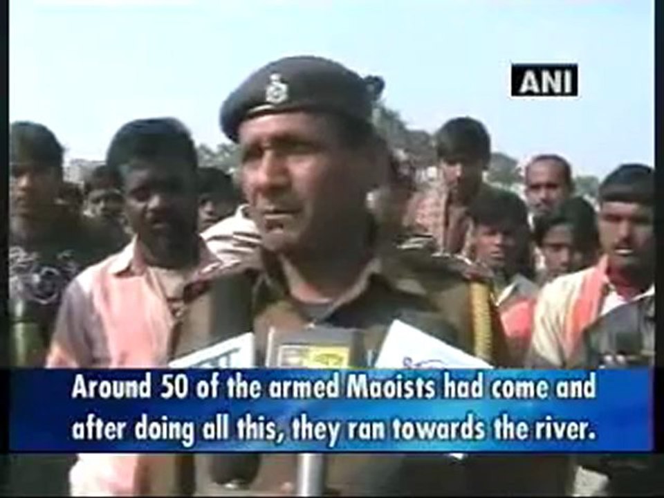 Maoists set afire a tractor and truck at Chitab village in Bihar.mp4