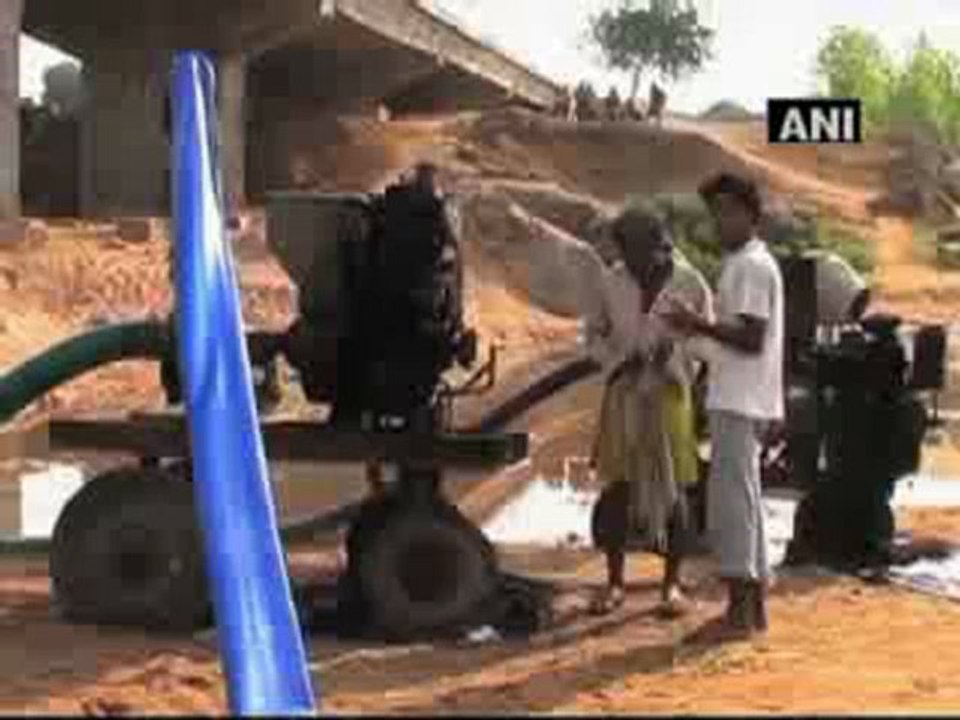 Maoists torch bridge construction machines in J'khand.mp4
