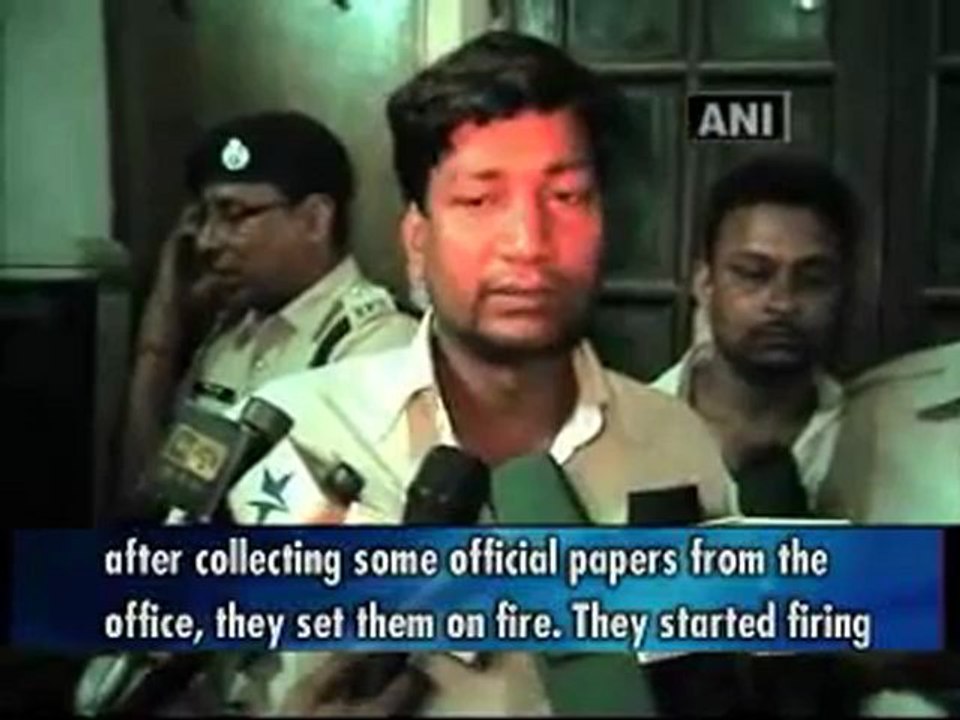 Maoists torch railway office in Bihar.mp4