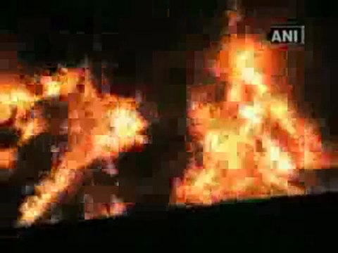 Maoists torch trucks in protest of Obama's visit.mp4