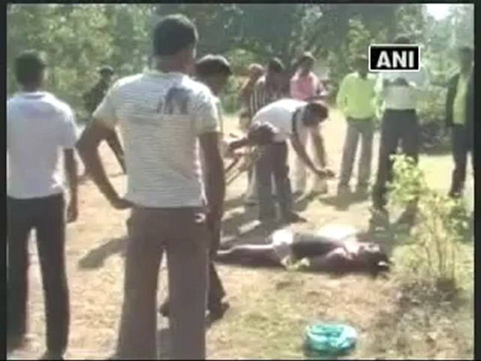 Maoists,kill two villagers,injure one in Chhattisgarh.mp4