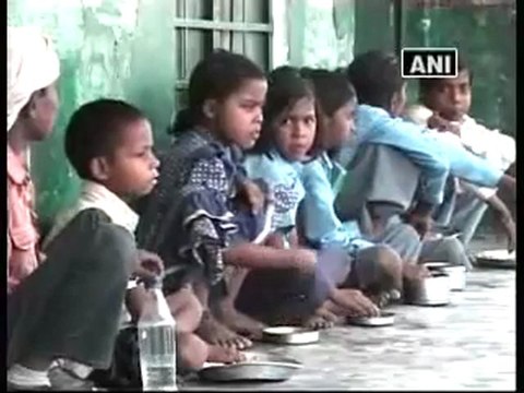 Midday meals scheme attracts students to schools.mp4