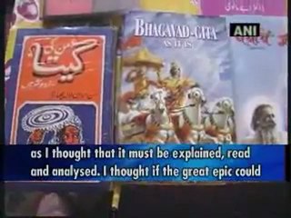 Muslim lecturer translates couplets from Gita into urdu.mp4