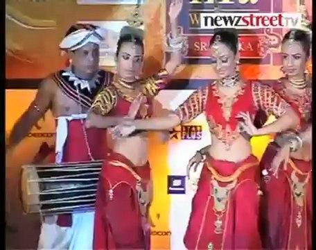 Lara, Boman and Ritesh to host IIFA awards..mp4