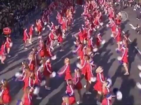 Новогодний парад украсил улицы Лондона