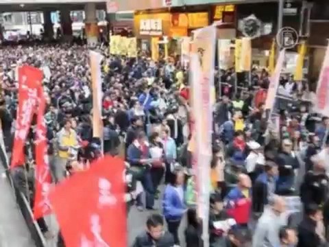 Гонконгцы не хотят в Новый год со старым лидером